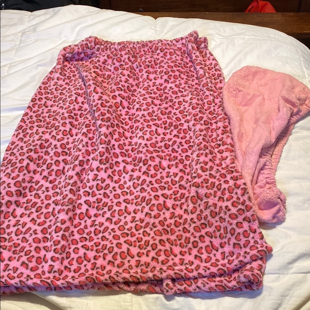 Pink Leopard Print Velcro Towel and Matching Shower Cap Set